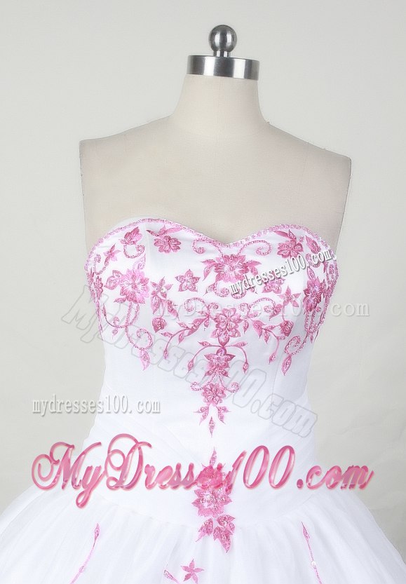 Exclusive Pink Embroidery Taffeta Puffy Quince Dresses in White